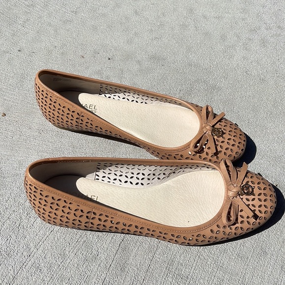 Womens Michael Kors ballerina slides! - Picture 2 of 4